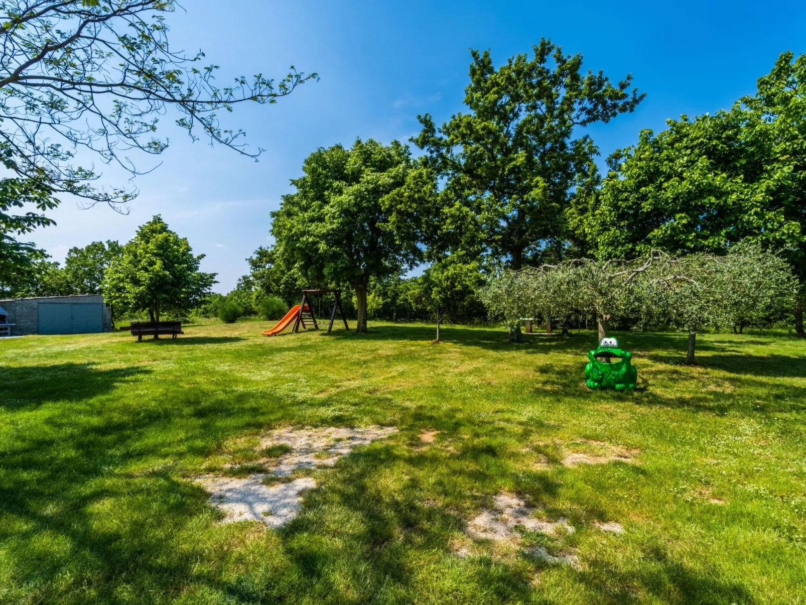 Schönes Haus mit großer grüner Umgebung, Pool-Buiten