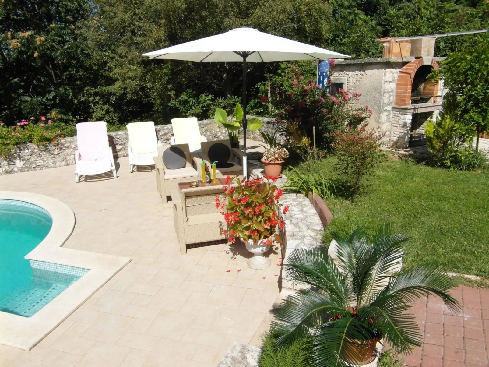 "Vickovi" mit Gemeinschaftspool-Buiten