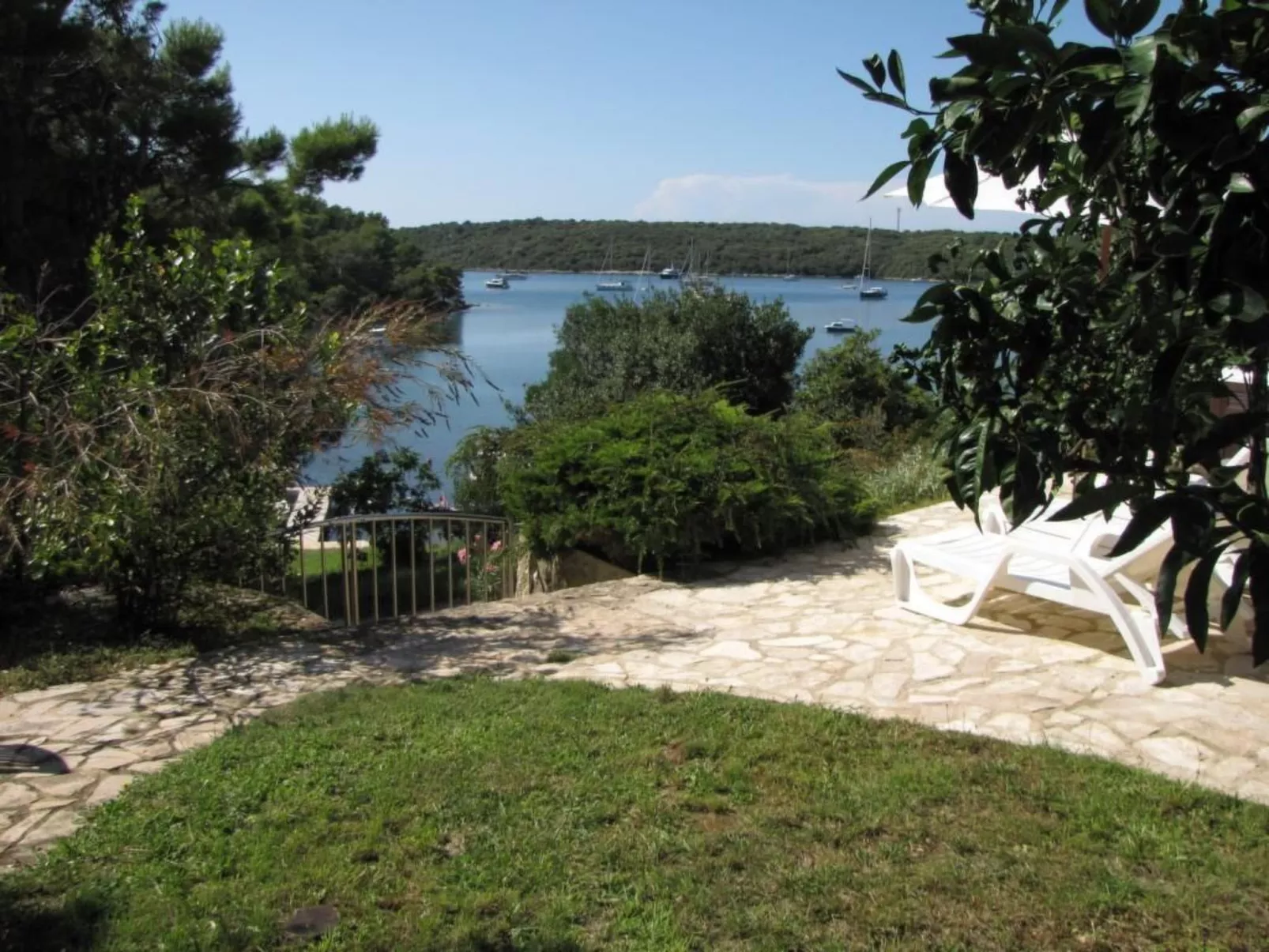 Haus Rina Banjole mit Whirlpool und Garten-Buiten