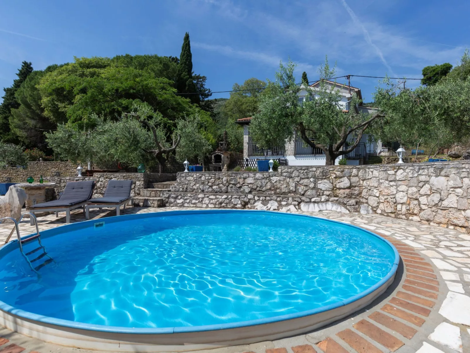 "Istria" mit eigenem Pool-Buiten