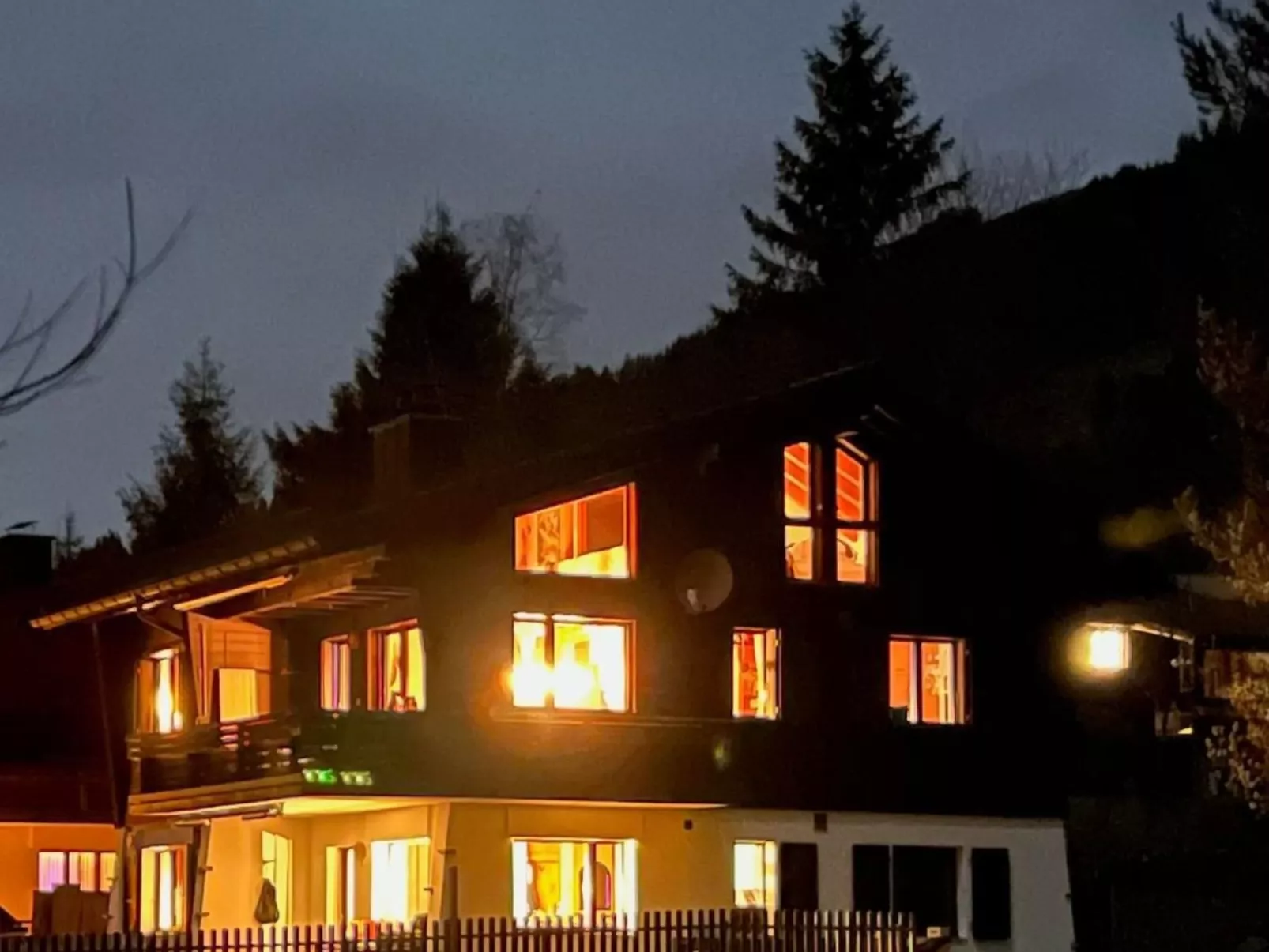 Berg-Ferienwohnung  im Chalet  Zirbeli-Buiten