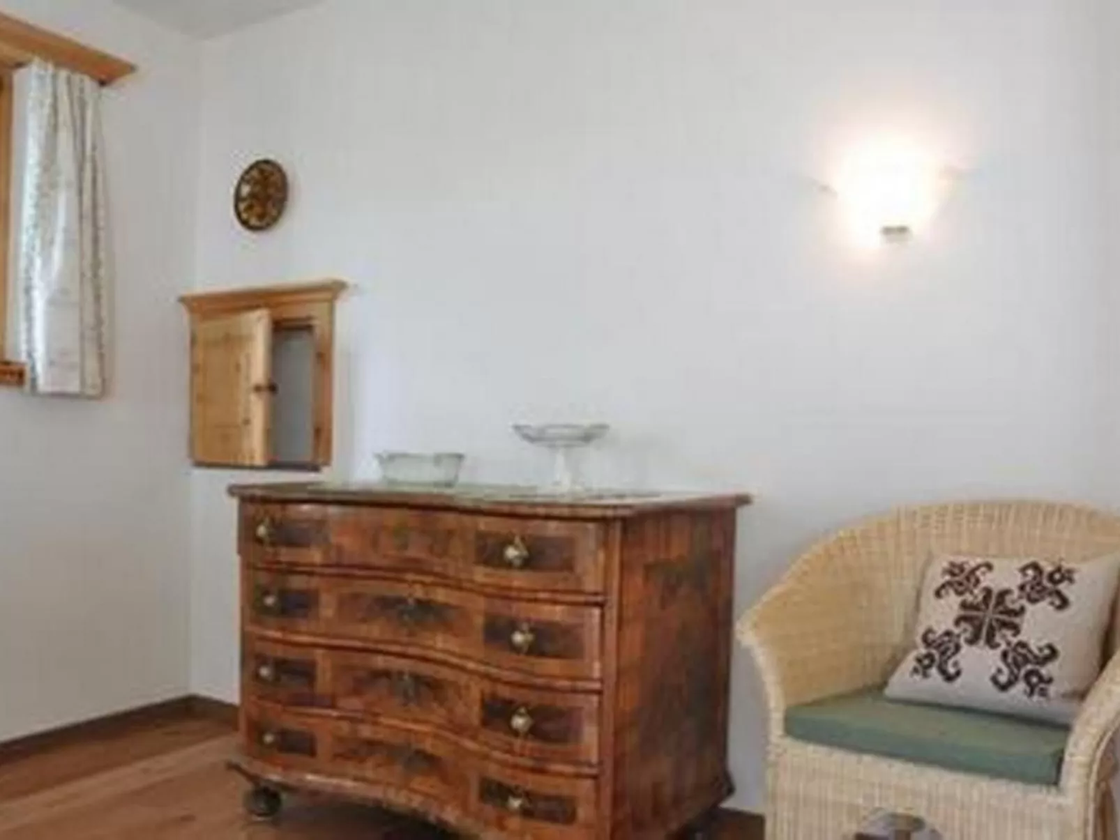 Chesa Semnadur H8-Image-tags.info