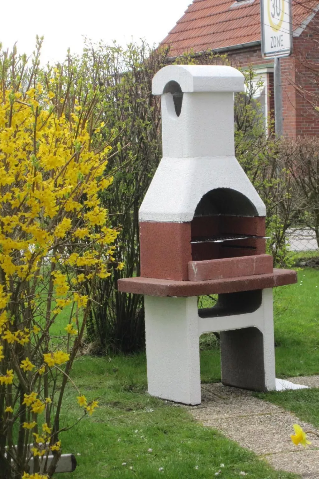 Mit Garten und Terrasse-Buiten