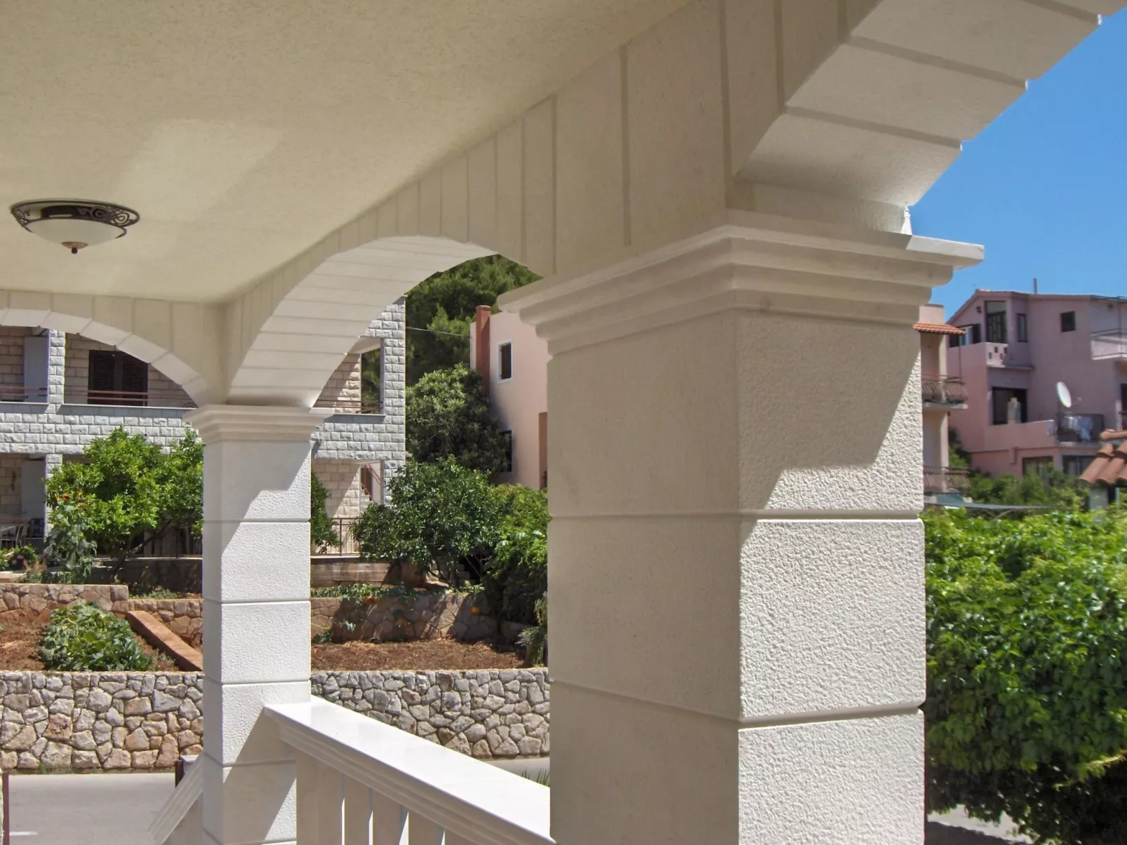 In Stari Grad-Buiten