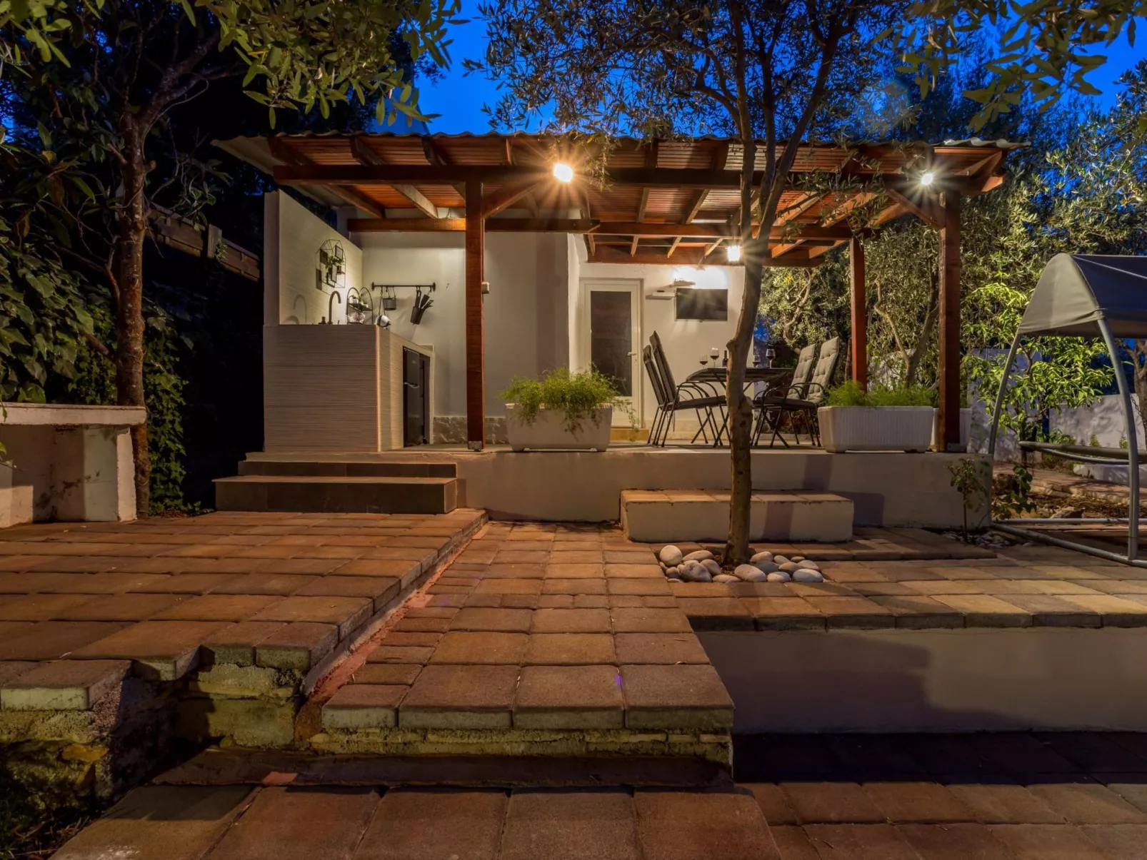 Geräumiges Ferienhaus mit Terrasse und Garten-Buiten