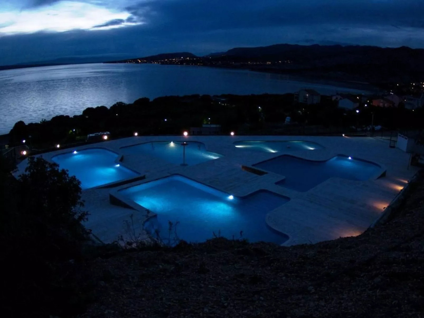 Mobilheim mit gemeinschaftlichem Pool-Buiten