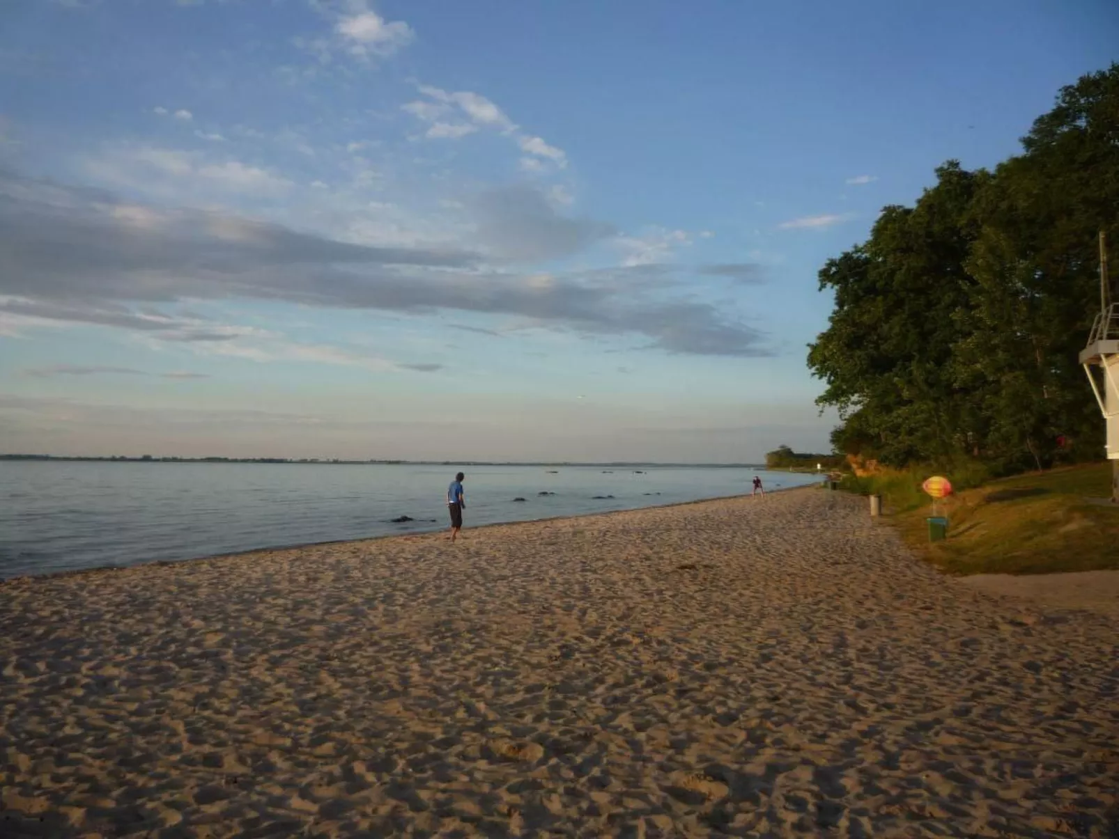 Gemütliches Schwedenhäuschen mit Terrasse-Buiten