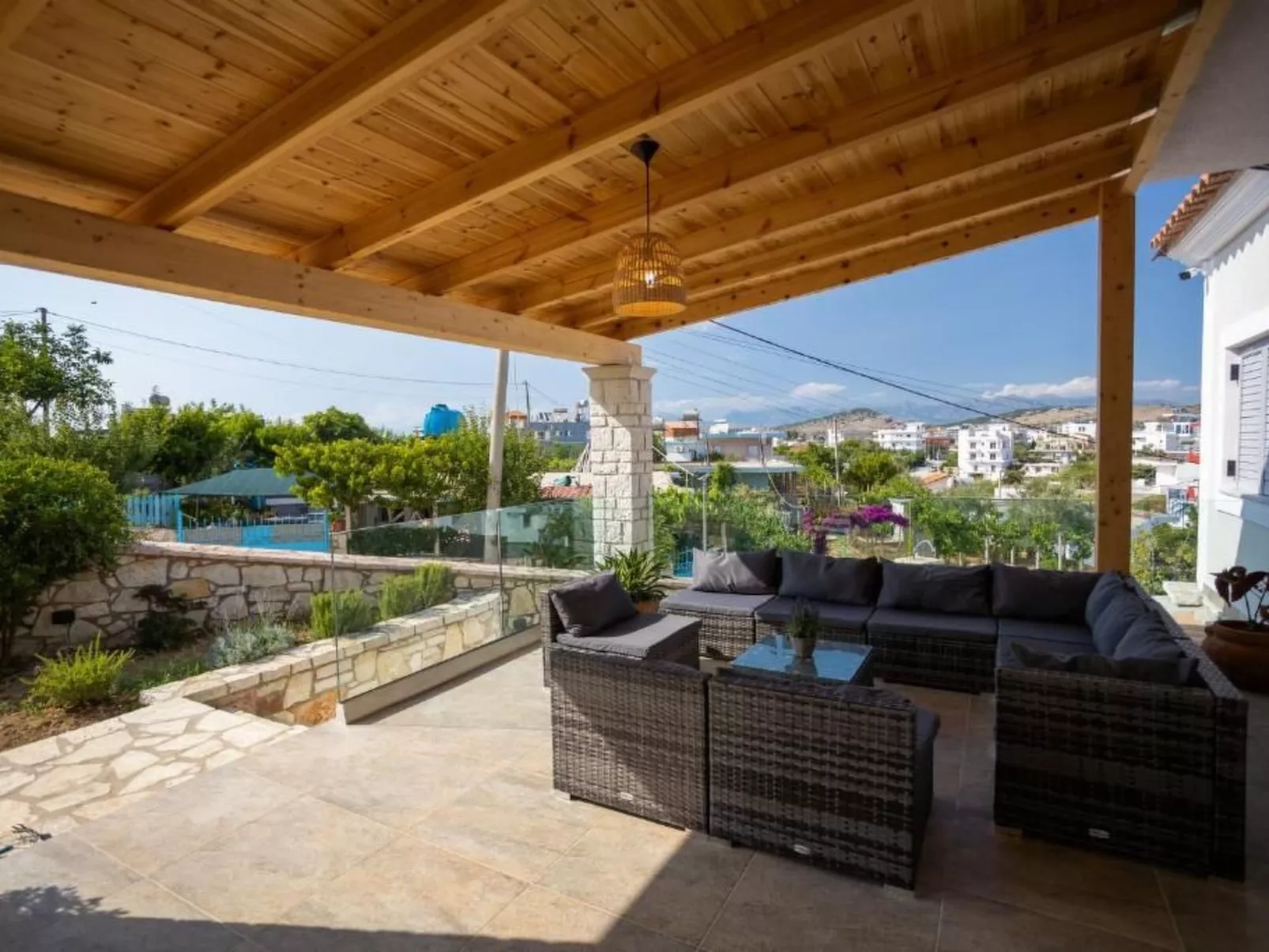 Entdecken Sie die ruhige Opulenz der Luxusvilla Levanda in Südalbanien - Binnen