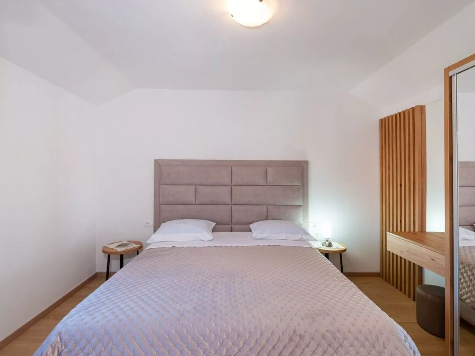 Mit Jacuzzi-TA Leut Agency-Binnen