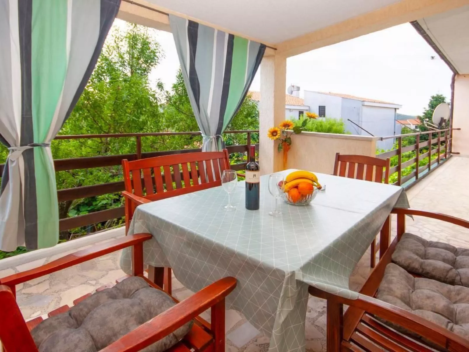 Mit privater Terrasse-Buiten