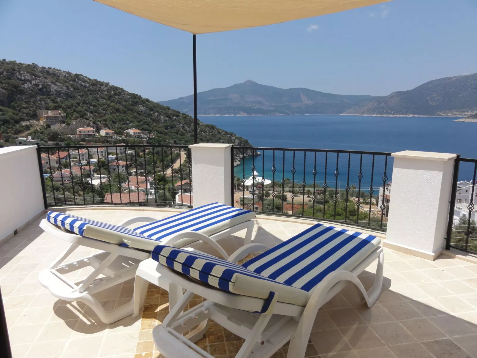 Ferienvilla Amare mit privatem Pool und Meerblick-Buiten