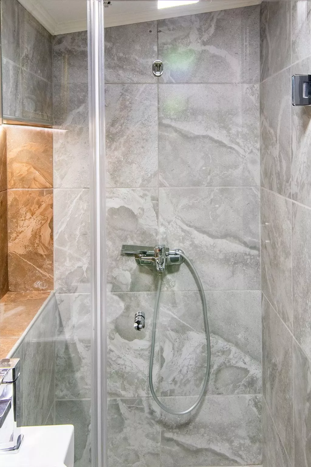 Geräumige Familienvilla, privater Pool und Garten-Binnen