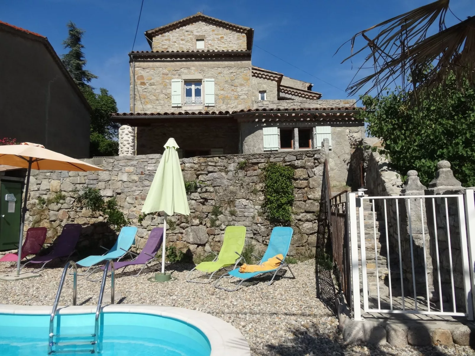 "La Fontaine" mit Pool-Buiten