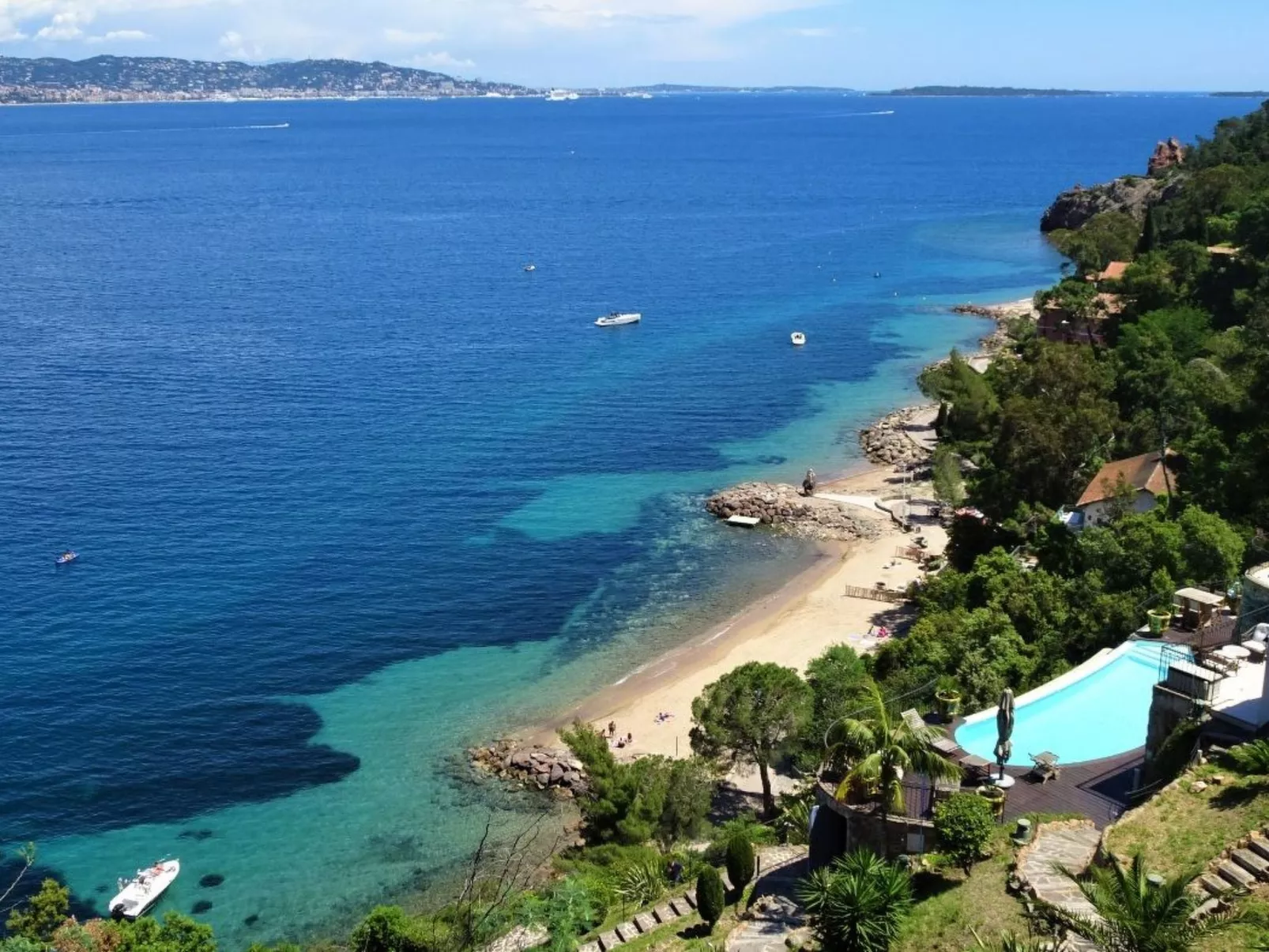 Wohnung panoramischer Meerblick, Schwimmbad, Parkplatz - Buiten