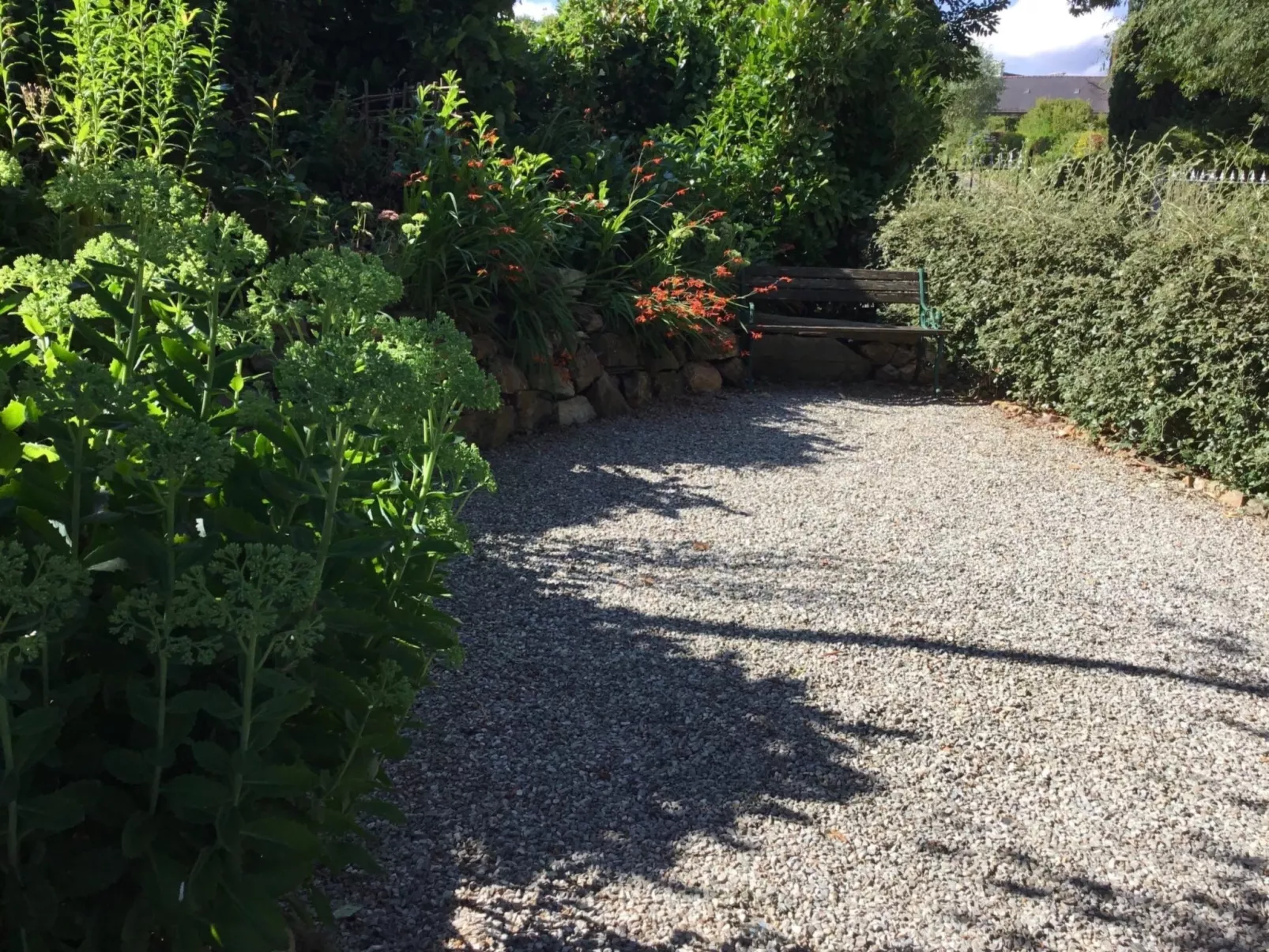 Kleiner Kokon mit seinem geheimen Garten-Buiten