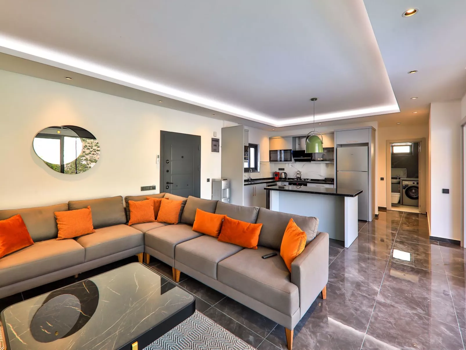 Mediterranean 1-Binnen