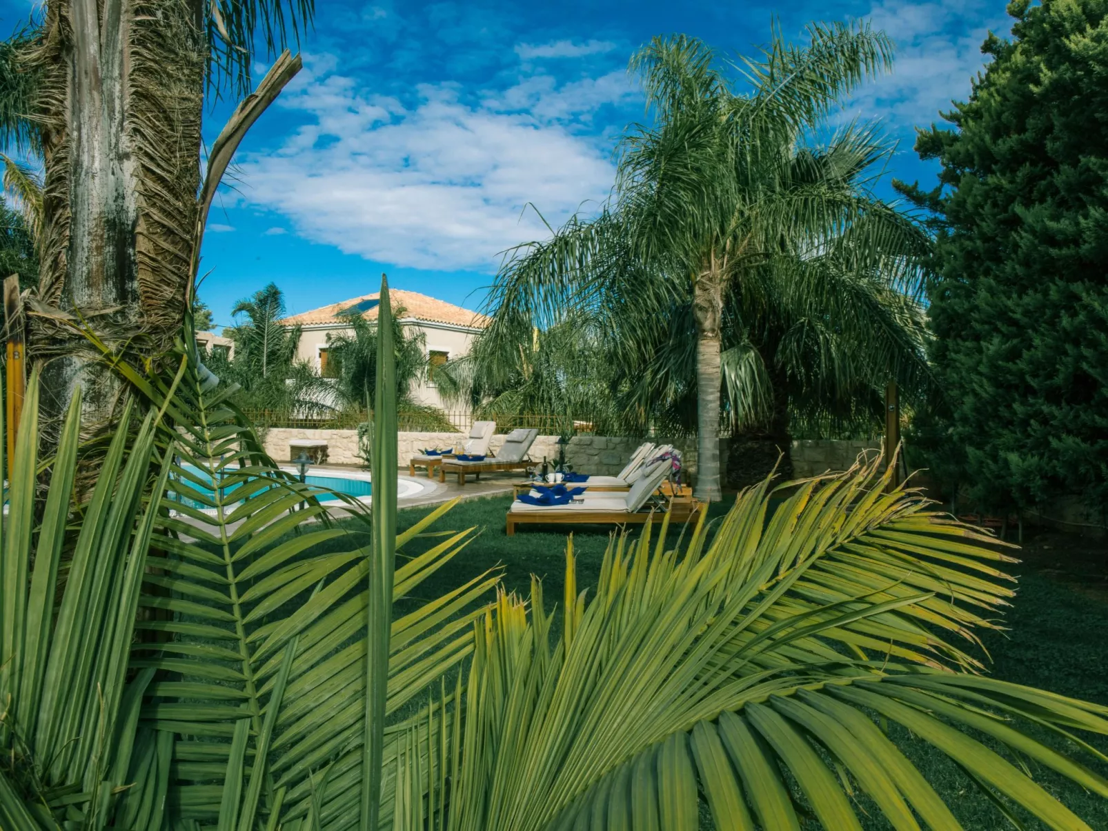 Ferienvilla mit Garten, Grill und Terrasse - Buiten