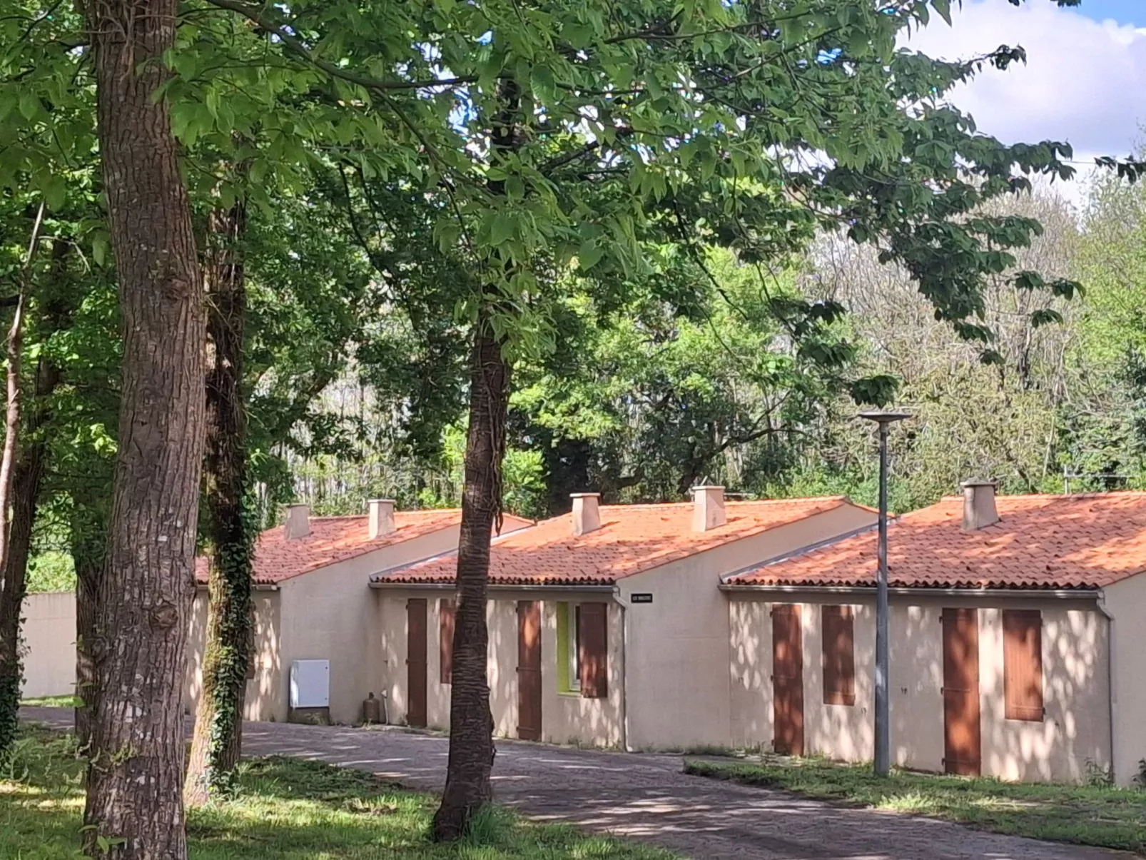 "Cottage Familly 2ch" Au Village Vacances-Buiten