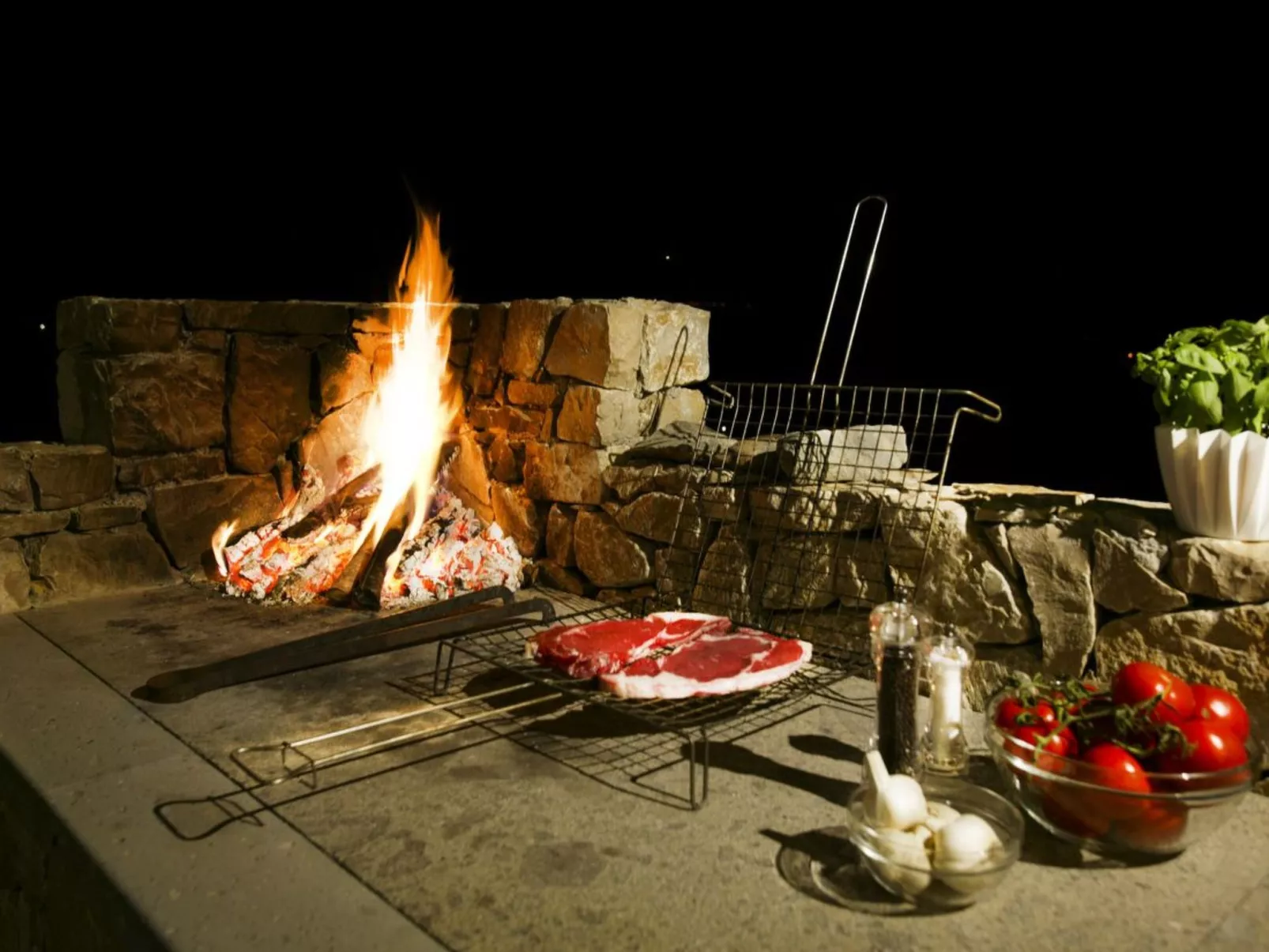 Villa mit Infinity-Pool-Buiten