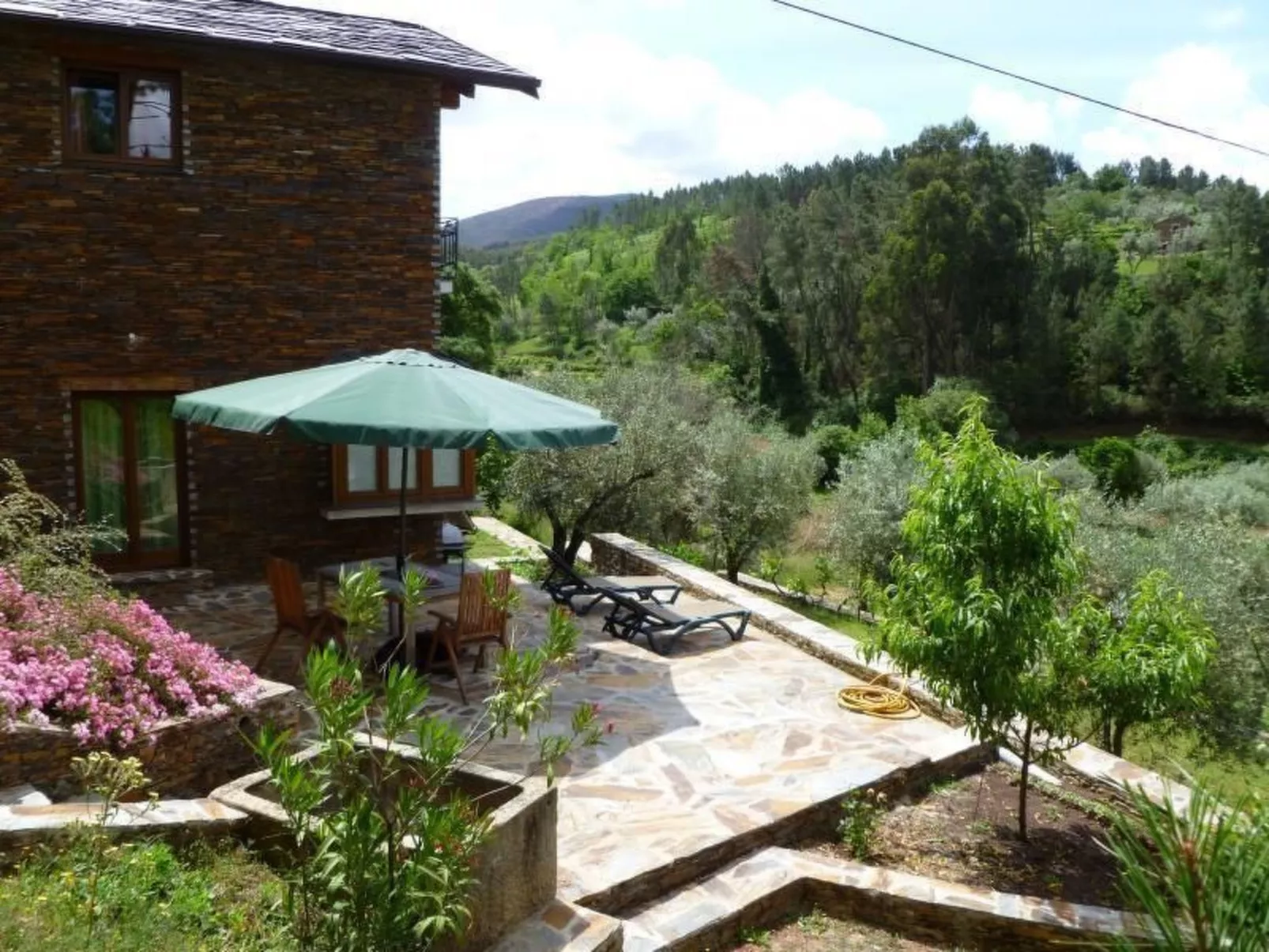 Mit Sonnenterrasse und großem Garten-Buiten