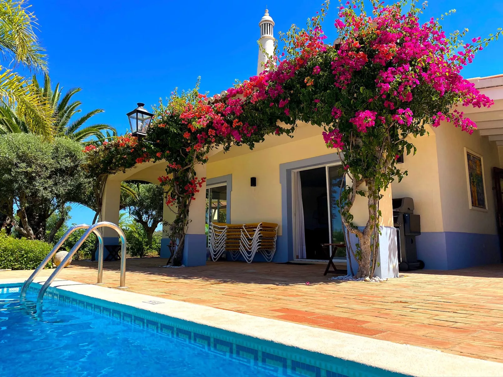 Luxuriöse Villa - Privater Pool und schöner Garten-Image-tags.info