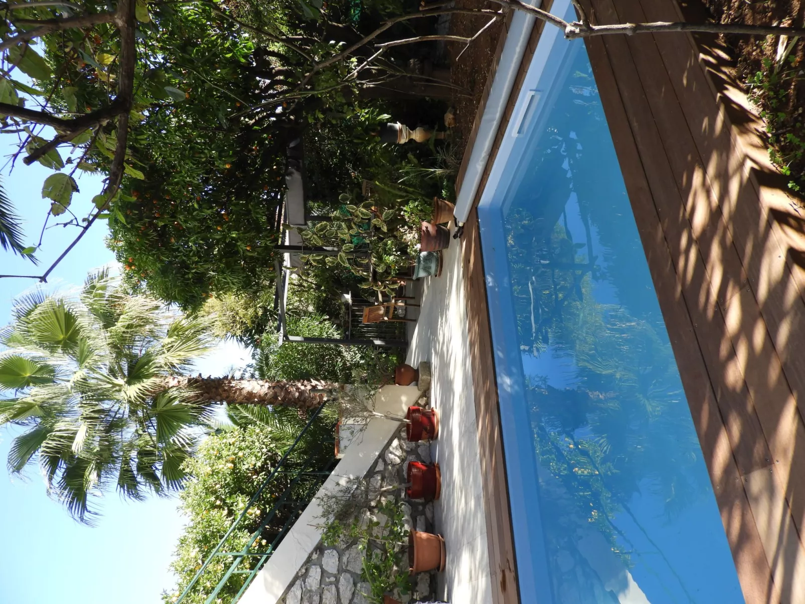 Wohnung "Les roses" auf einem eingemauerten Grundstück-Buiten