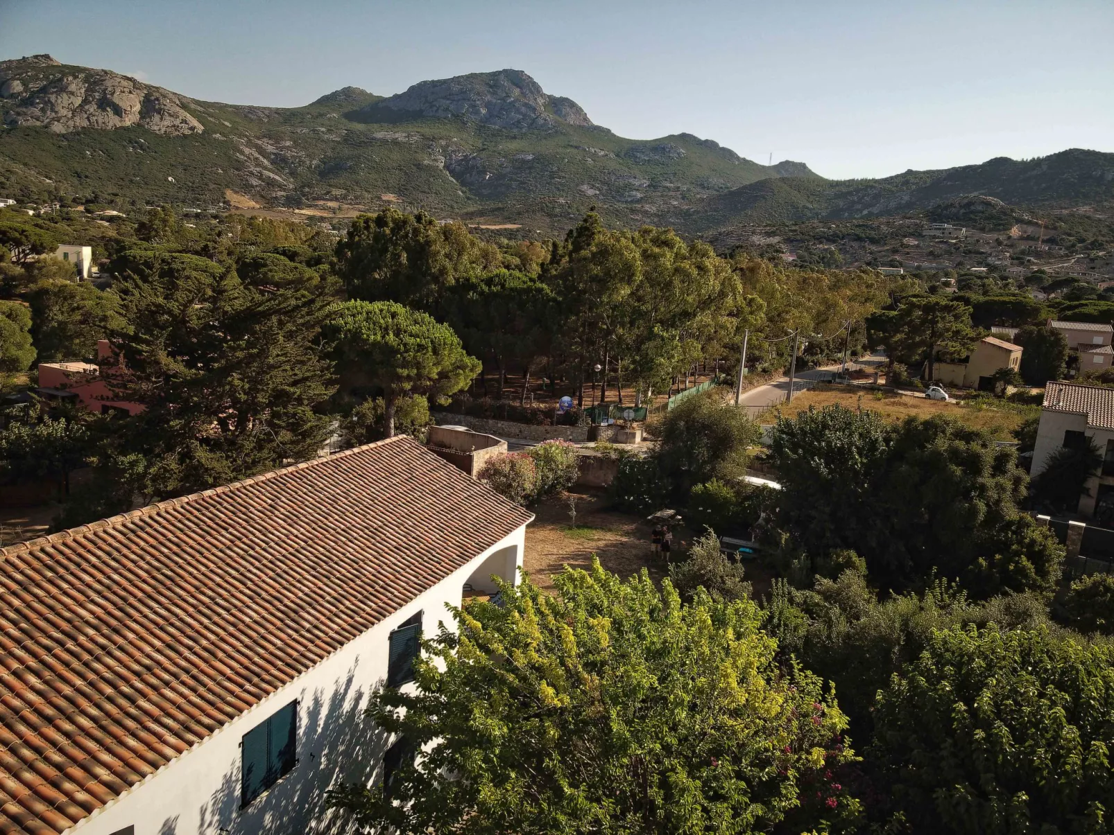 Pinu - Les Muriers-Buiten