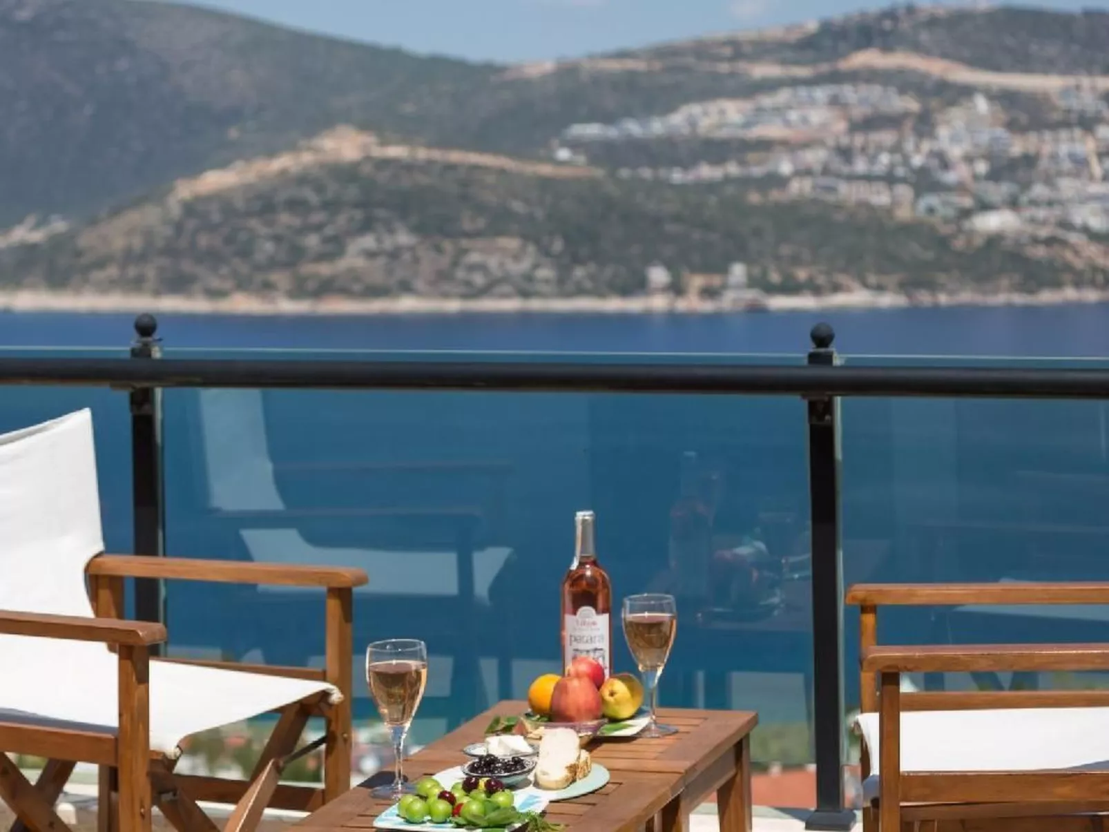 Luxuriöse Villa mit atemberaubendem Meerblick-Image-tags.info