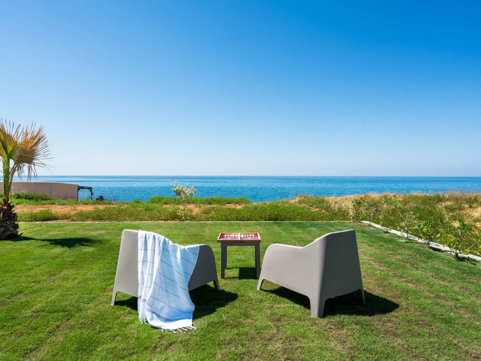 Villa am Strand mit Pool, Kinderbereich und BBQ-Binnen
