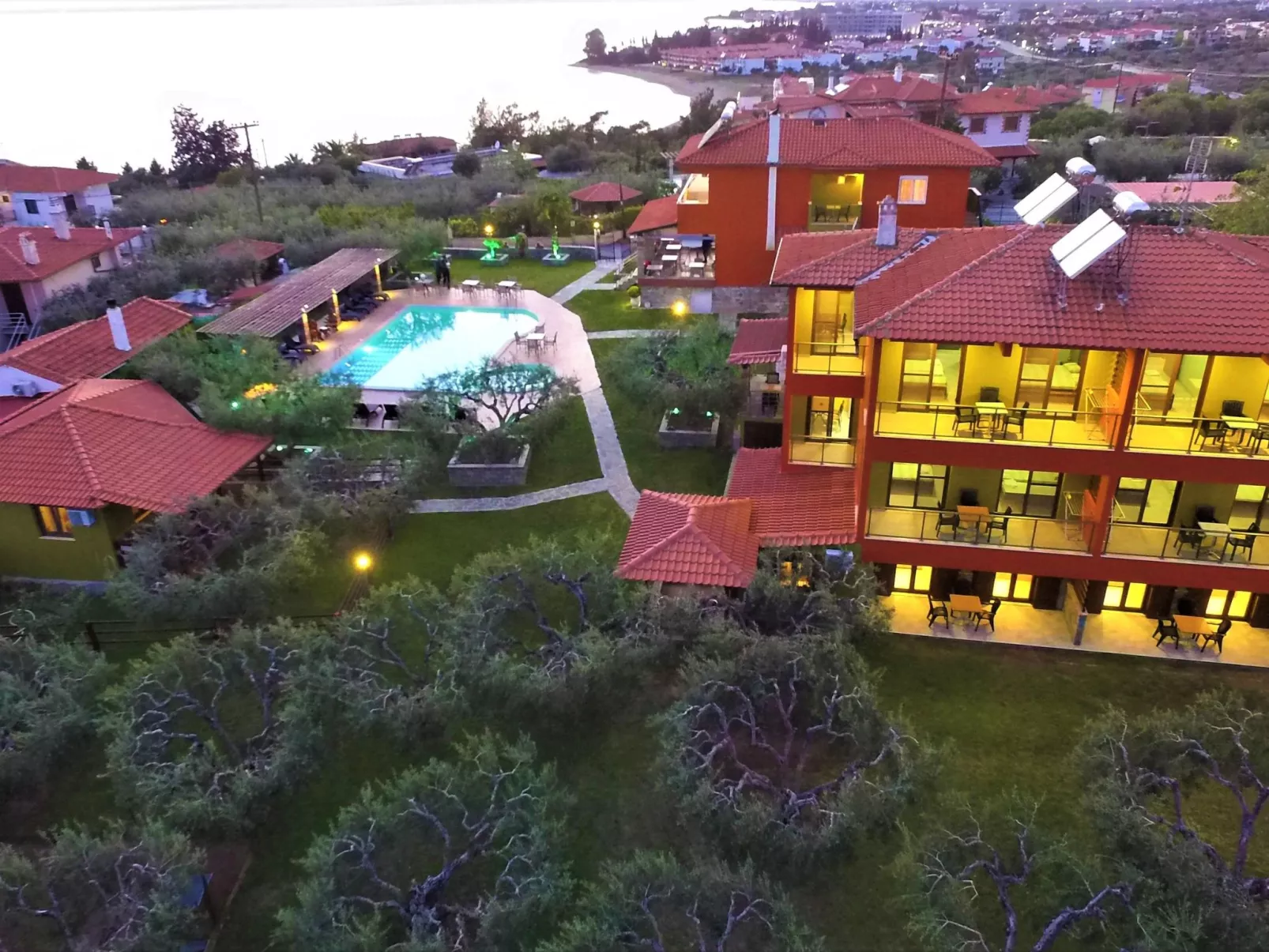 Modernes Studio für 3 Personen, Pool- und Gartenblick-Buiten