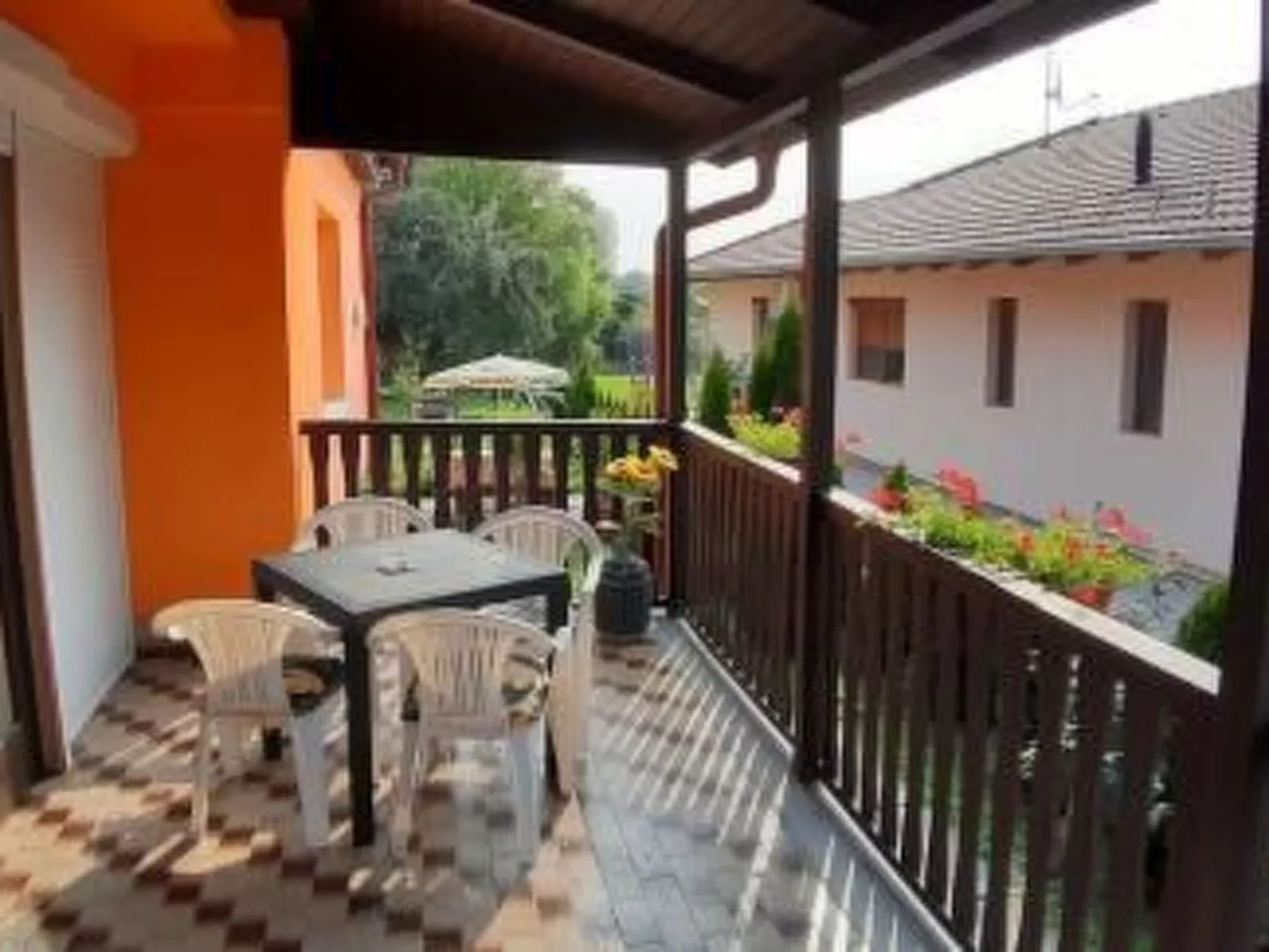 Mit Terrasse, Garten und Grill-Buiten