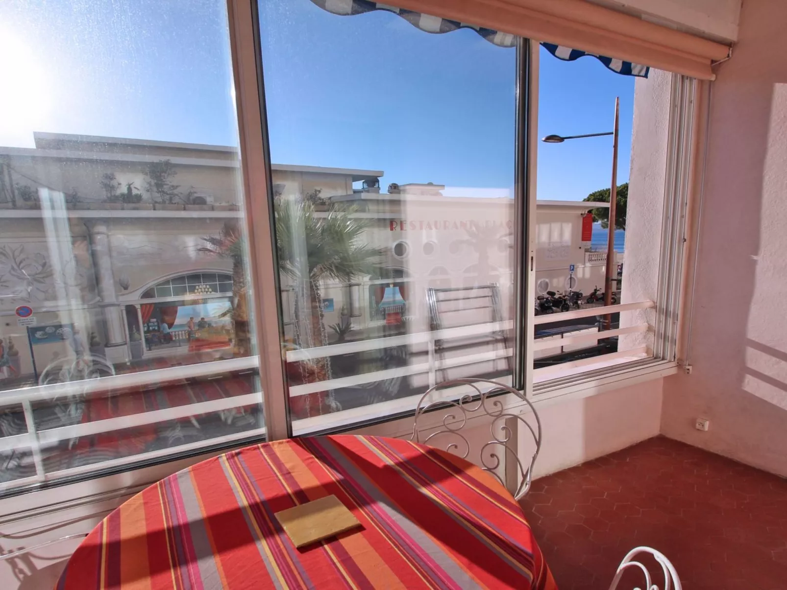 Appt T4 face à la plage - Clim - Ste Maxime - Binnen