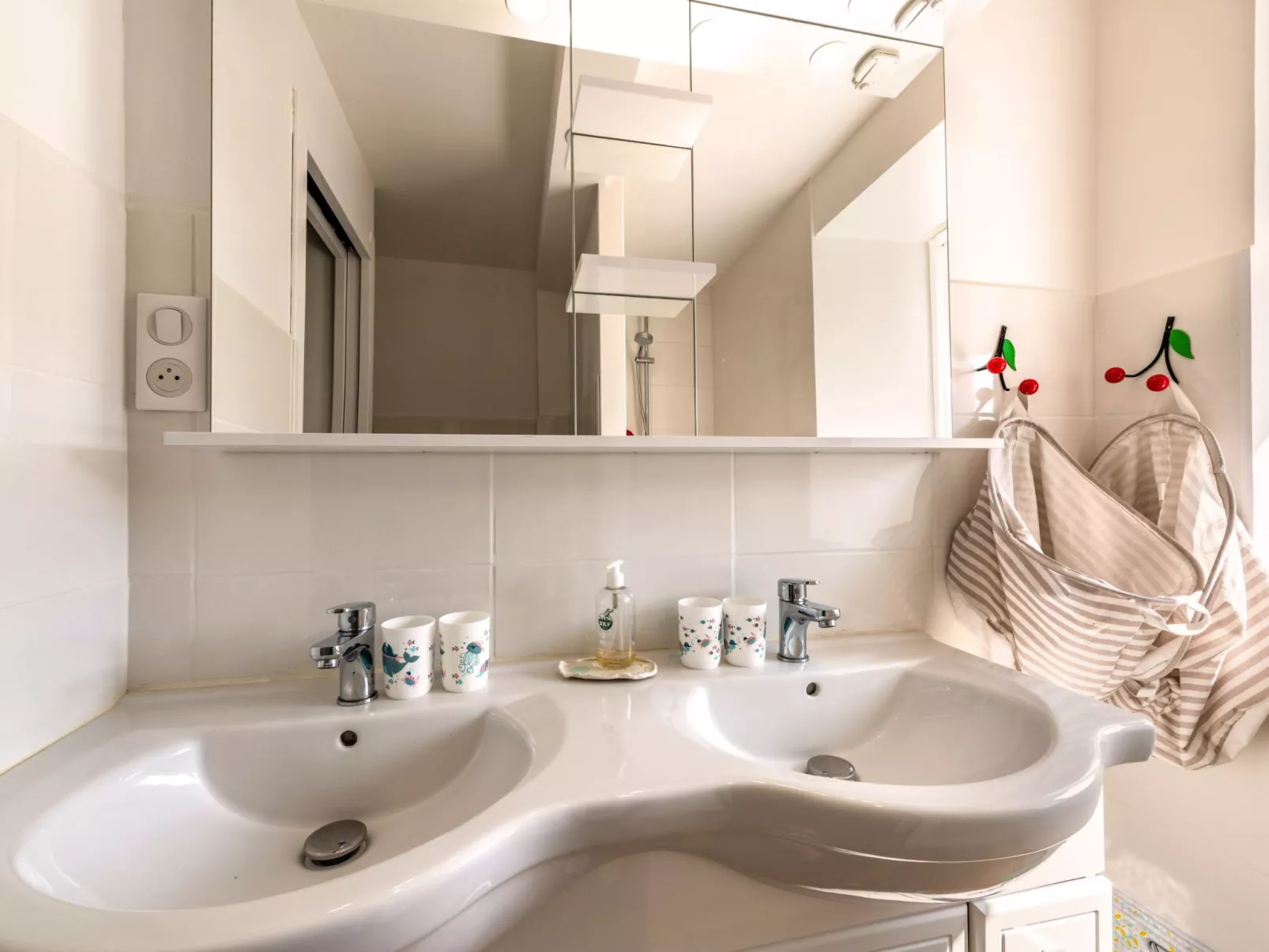 Landgut "Villa Léànie" mit Innenpool-Binnen