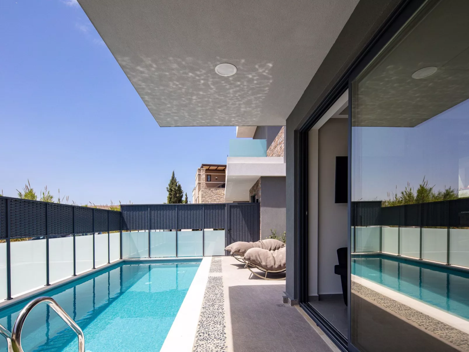 VillaSaints II - Elegante Pool-Villa in Strandnähe-Buiten