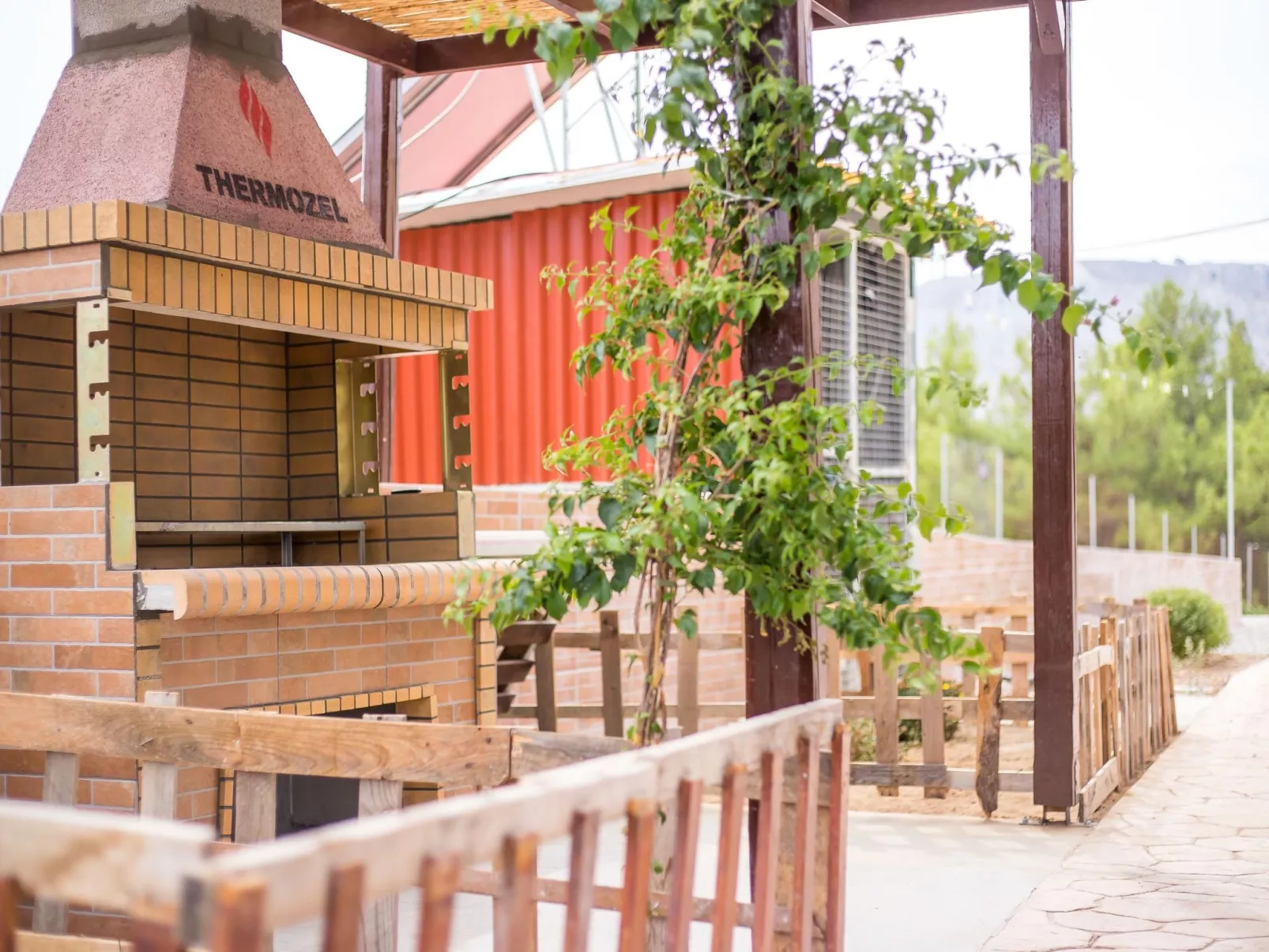 Schöne Steinvilla im Wald-Image-tags.info