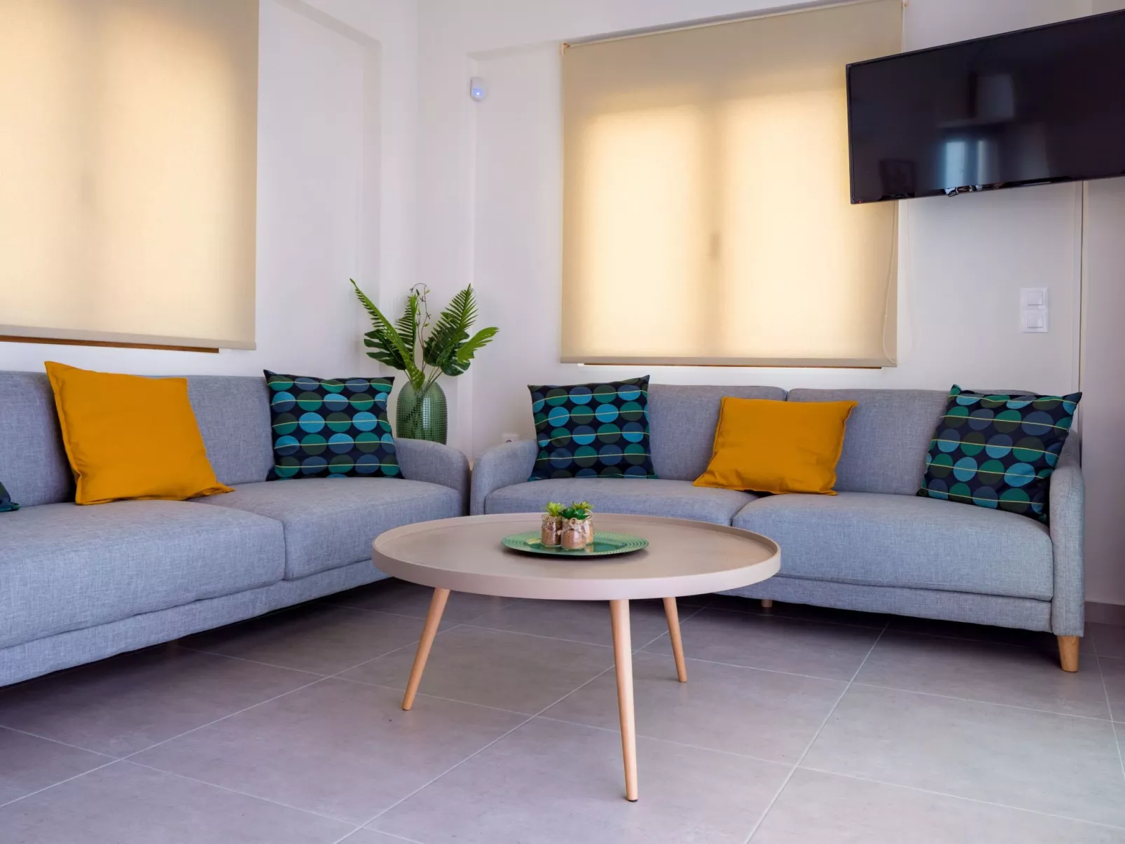 Haus in Agia Marina mit Außenpool-Binnen