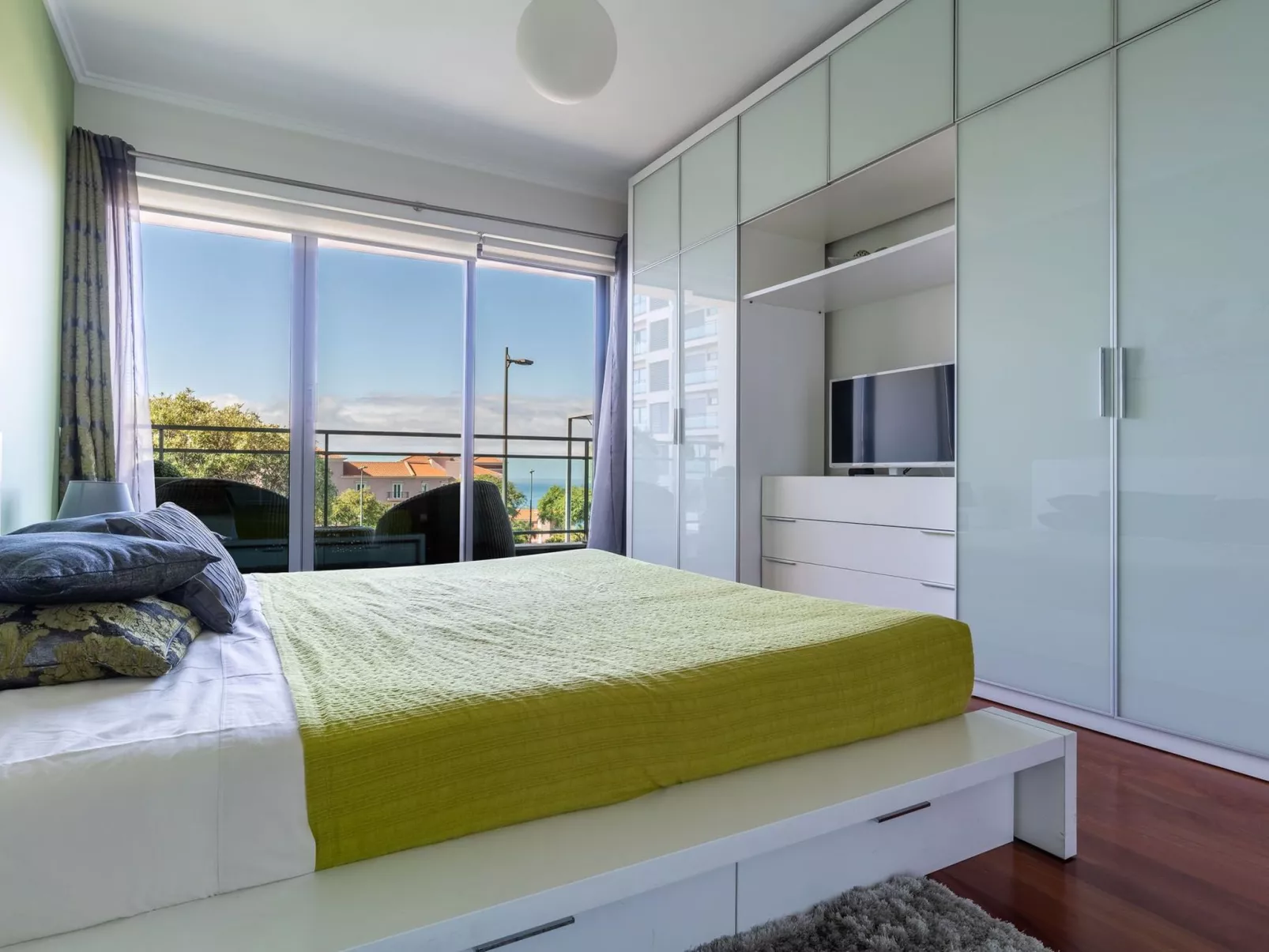 Eine moderne Wohnung in hervorragender Lage.-Binnen