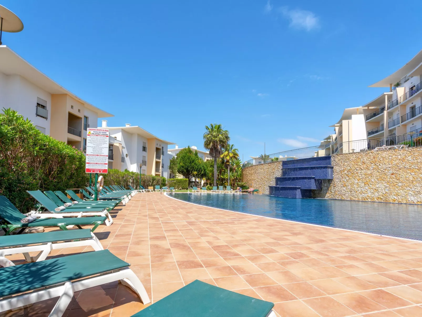 BnB Homes komfortable Wohnung mit 2 Pools-Buiten