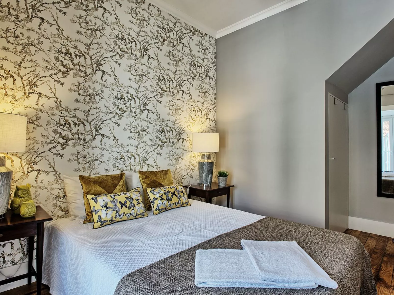 Angel's Chic Duplex-Image-tags.info