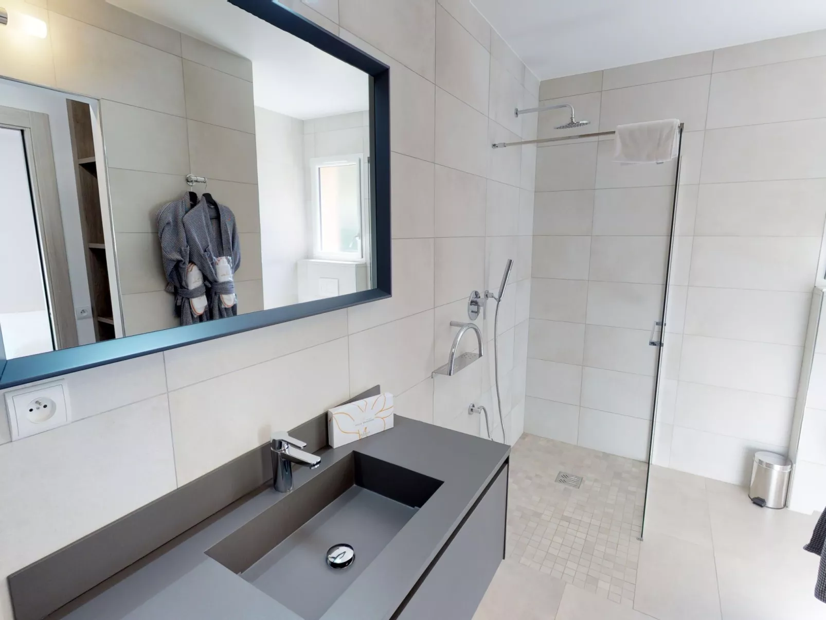 Villa 4 Schlafzimmer, privater Pool Garten und Parkplatz-Binnen