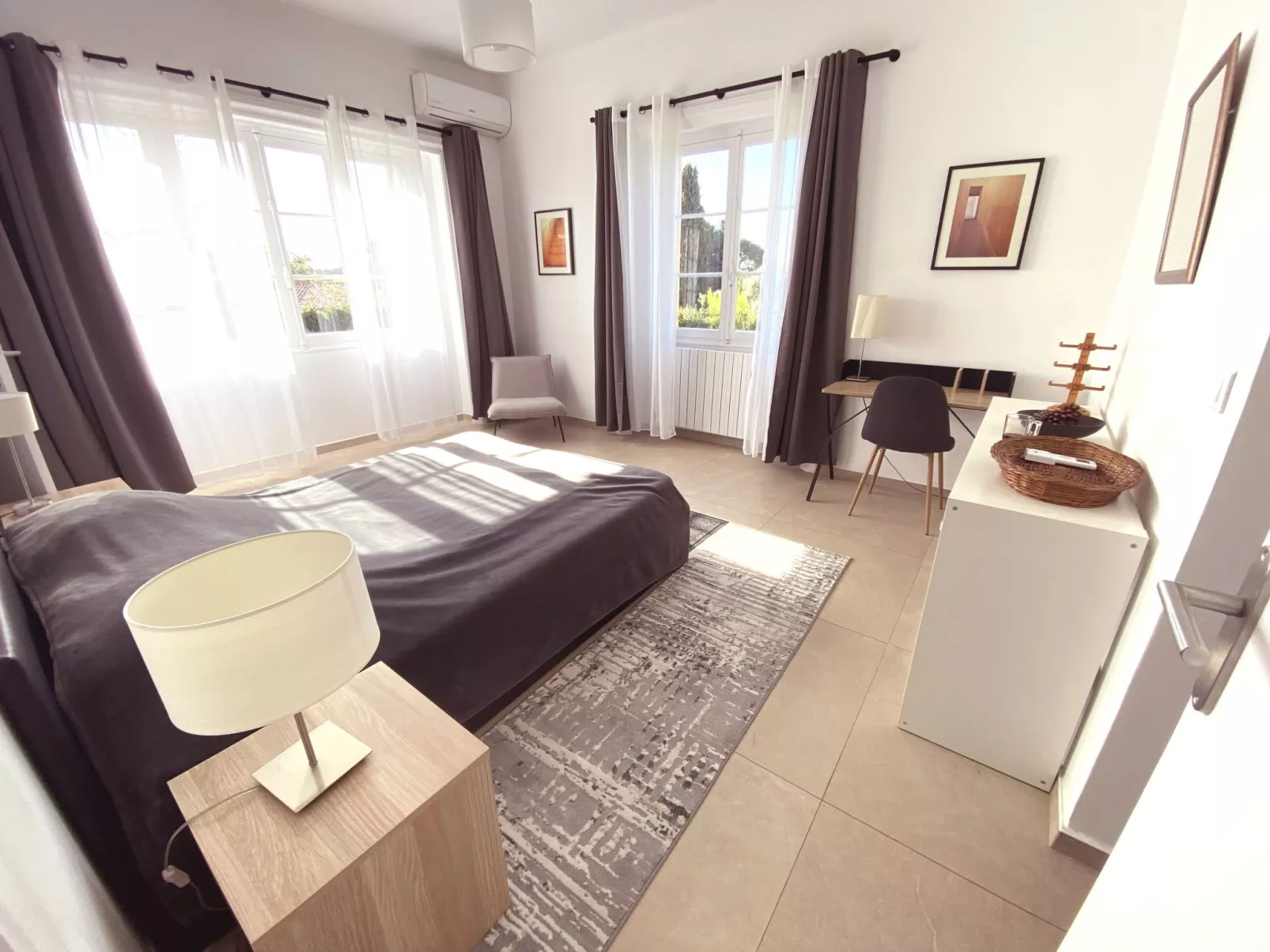 Geräumige und elegante Villa mit großem Garten, Swimmingpool und 3 Schlafzimmer-Image-tags.info