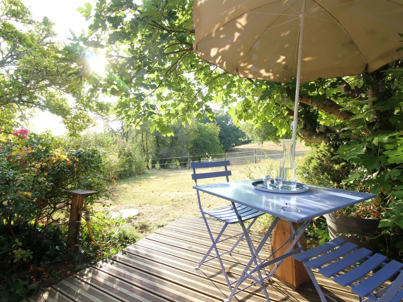 Komfort, Ruhe, privater Pool, EV-Ladestation-Buiten