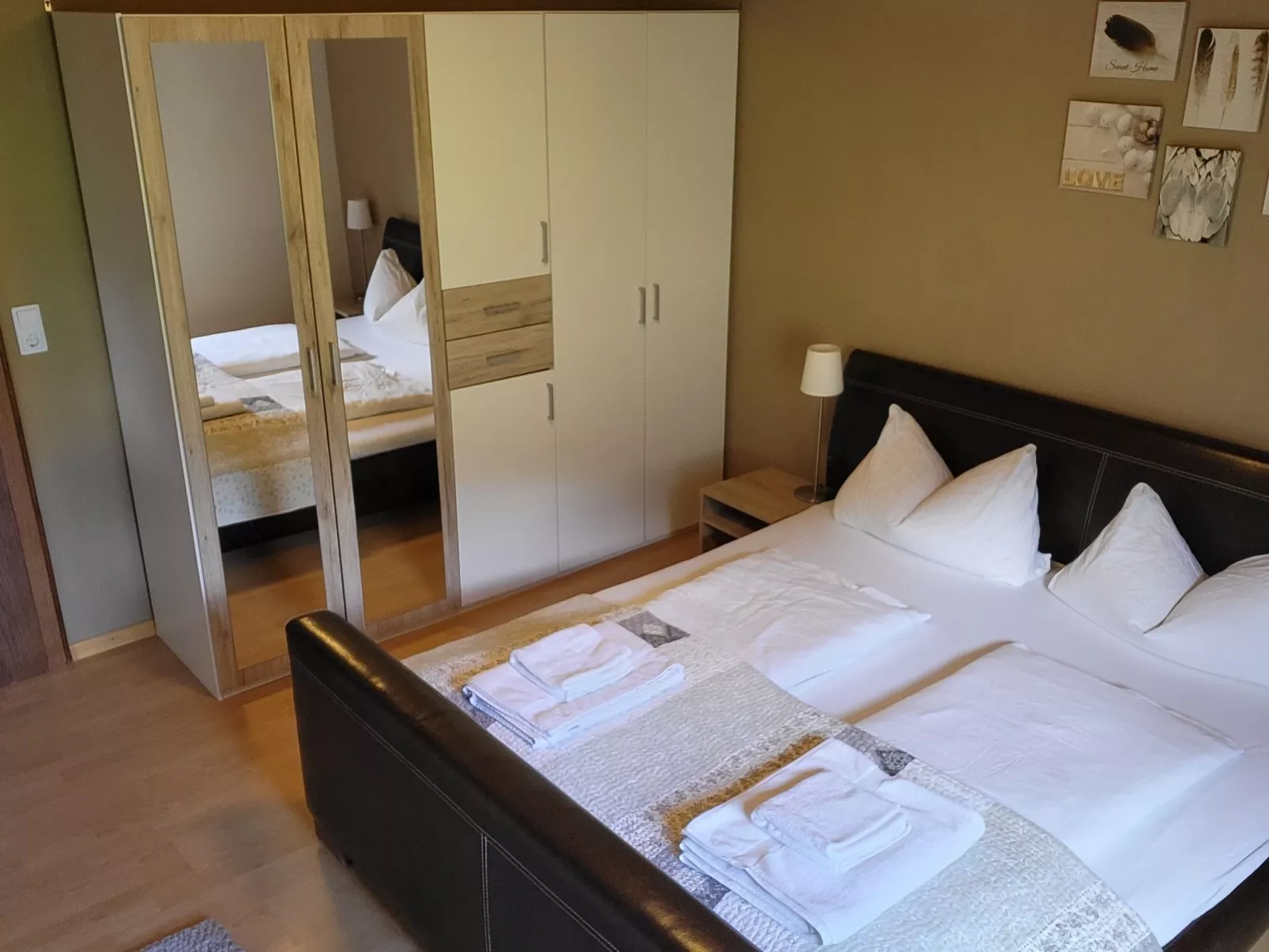 Geräumige Wohnung mit zwei Schlafzimmern und Balkon-Binnen