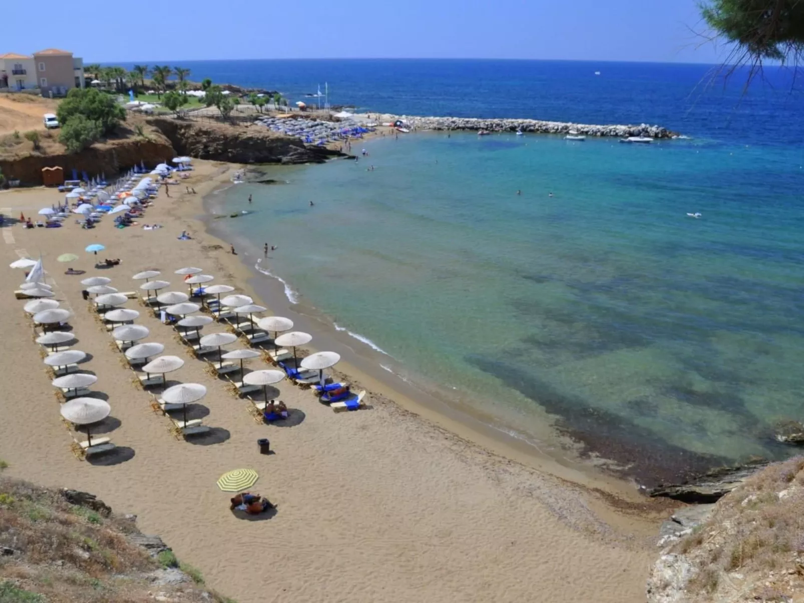 Villa mit Panoramablick Pool und Grillplatz in Strandnähe-Image-tags.info