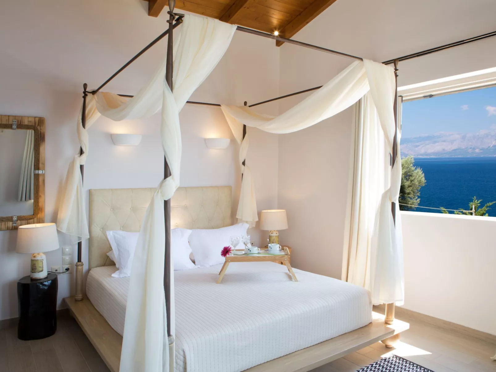 Herrliche Villa mit schönem Pool, Terrasse und Meerblick-Binnen