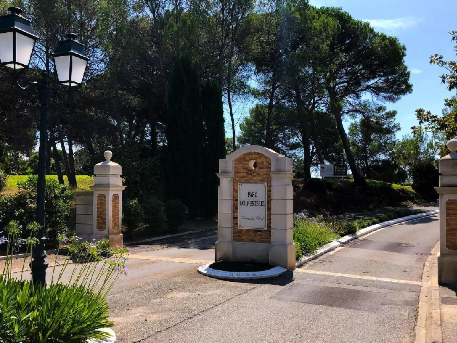 Charmante Villa mit Pool und Golfplatz-Image-tags.info