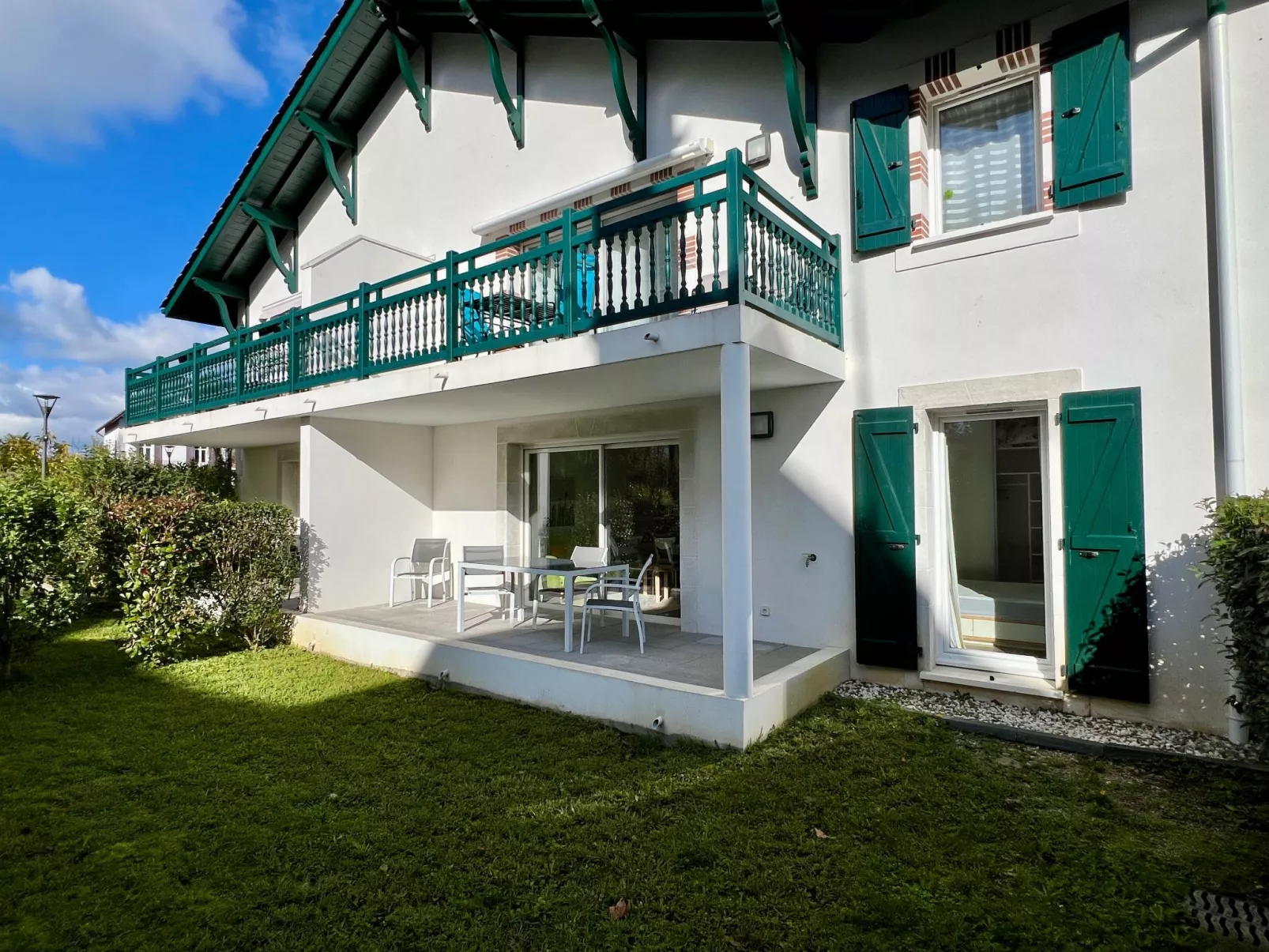 ILONA-Image-tags.info