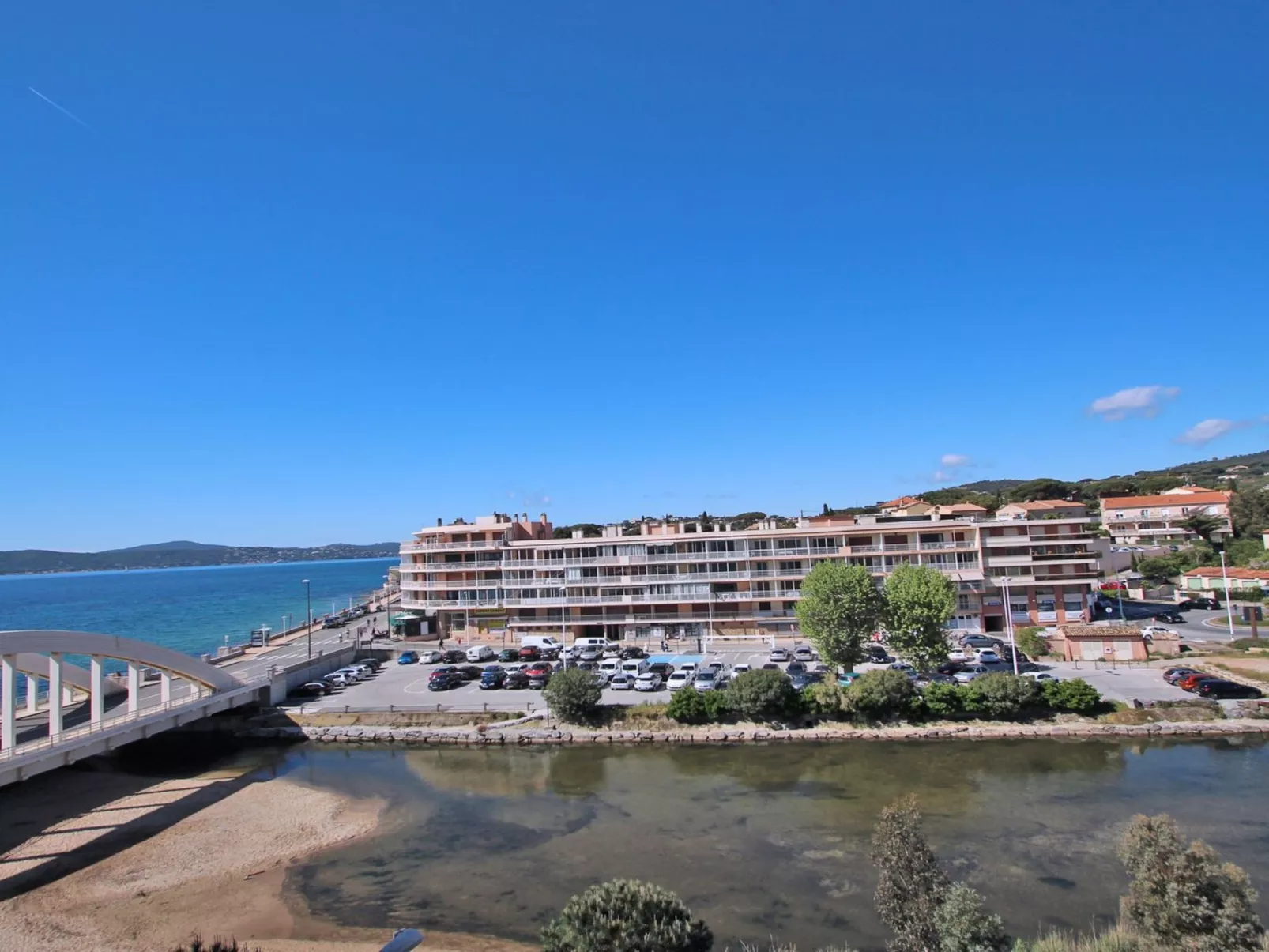 Mit Blick auf das Wasser-Buiten