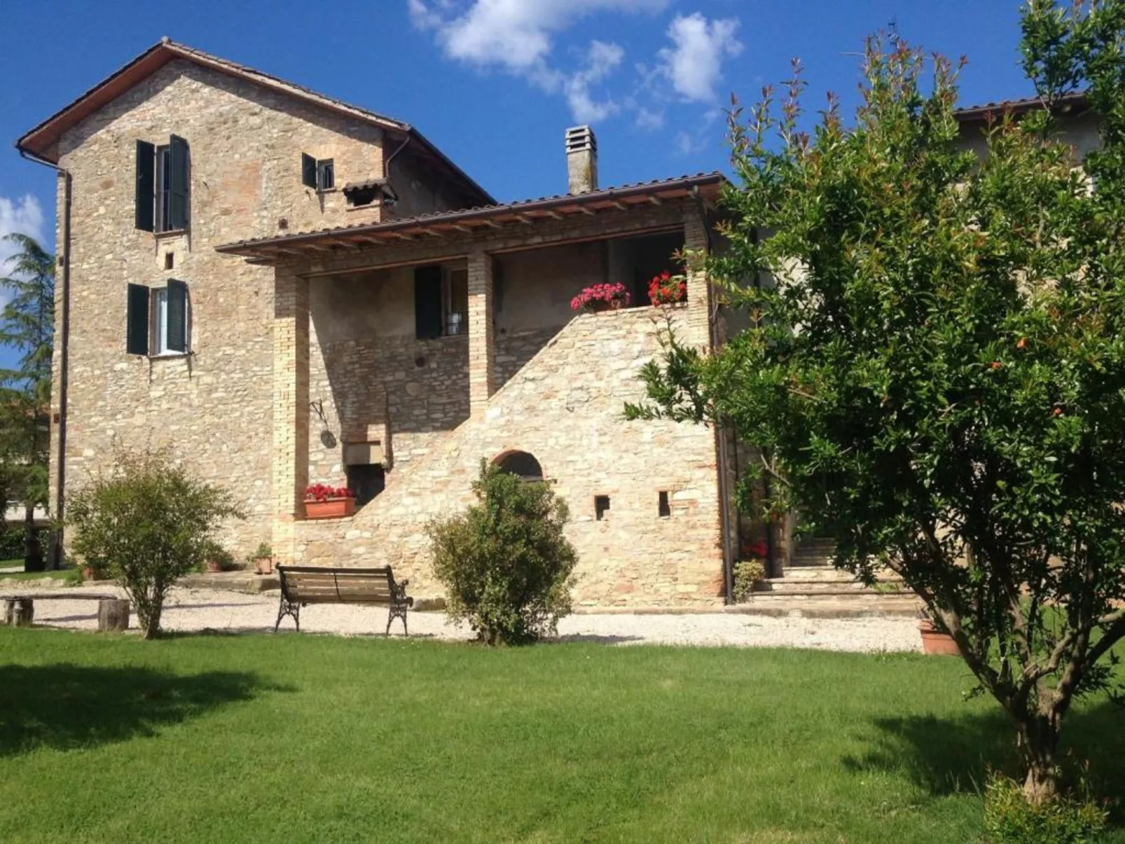 Rustikale Eleganz mit Blick auf die umbrische Landschaft-Buiten