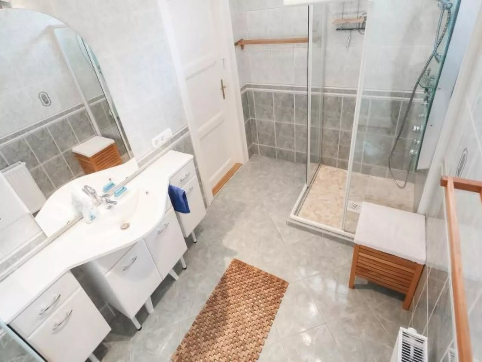 Haus in Budapest-Image-tags.info